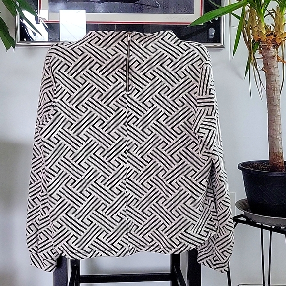 W5 Anthropologie Top, Medium, Black & White Graphic Print EUC - Picture 6 of 7